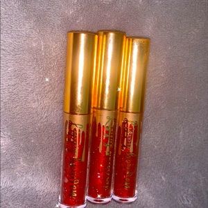 Red sample lip gloss